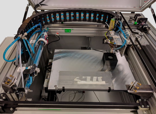 Innere eines 3D-Druckers im Betrieb